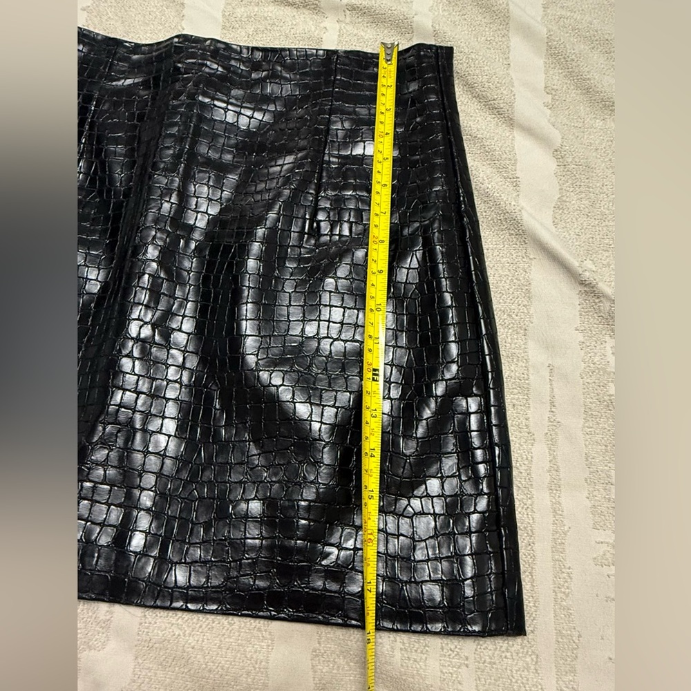 Zara Black Croc Effect Mini Skirt - Size L - Like New - Picture 6 of 7